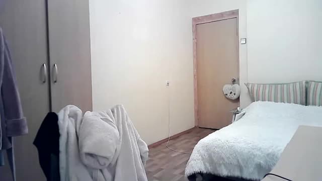 Gallery image thumbnail from Oluur's myfreecams stream on, 05/08/2023, 18:32 image 7 of 20