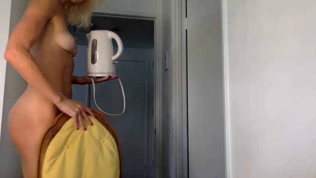 Gallery image thumbnail from Omilk's myfreecams stream on, 09/20/2024, 22:15 image 15 of 20