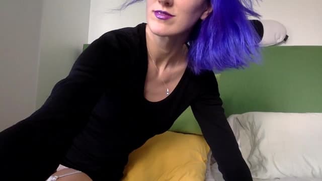 Gallery image thumbnail from Omilk's myfreecams stream on, 12/10/2024, 18:41 image 10 of 20