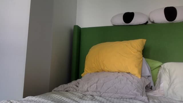 Gallery image thumbnail from Omilk's myfreecams stream on, 12/10/2024, 19:59 image 5 of 20