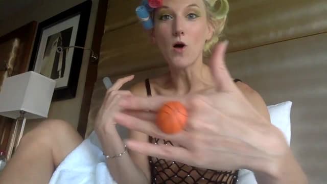 Gallery image thumbnail from Omilk's myfreecams stream on, 09/25/2025, 02:42 image 4 of 20