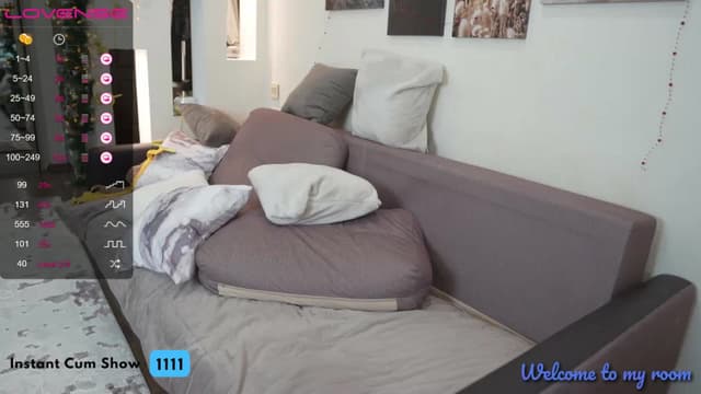 Gallery image thumbnail from Oxxme's myfreecams stream on, 12/18/2022, 14:37 image 16 of 20