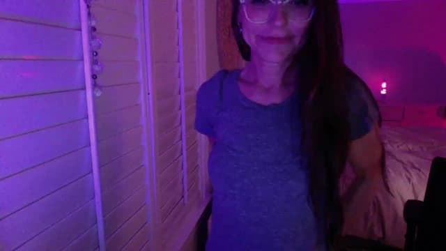 Gallery image thumbnail from P0SIE's myfreecams stream on, 06/01/2025, 08:53 image 17 of 20