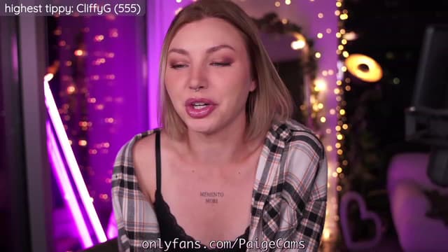 Gallery image thumbnail from Paige's myfreecams stream on, 10/15/2023, 04:37 image 6 of 20