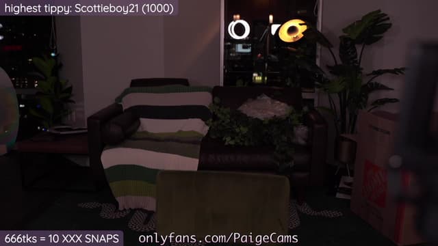 Gallery image thumbnail from Paige's myfreecams stream on, 10/28/2023, 03:09 image 16 of 20