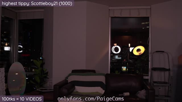 Gallery image thumbnail from Paige's myfreecams stream on, 10/28/2023, 04:16 image 11 of 20
