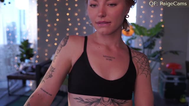 Gallery image thumbnail from Paige's myfreecams stream on, 01/09/2024, 24:31 image 4 of 20