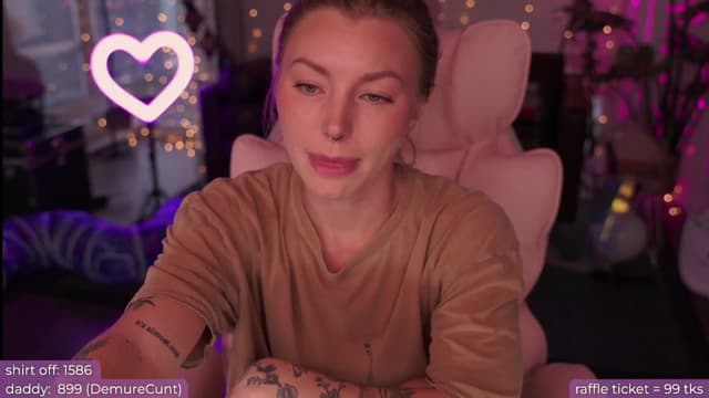 Gallery image thumbnail from Paige's myfreecams stream on, 08/19/2024, 03:30 image 4 of 20