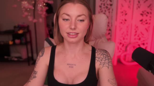 Gallery image thumbnail from Paige's myfreecams stream on, 12/23/2025, 04:49 image 2 of 20