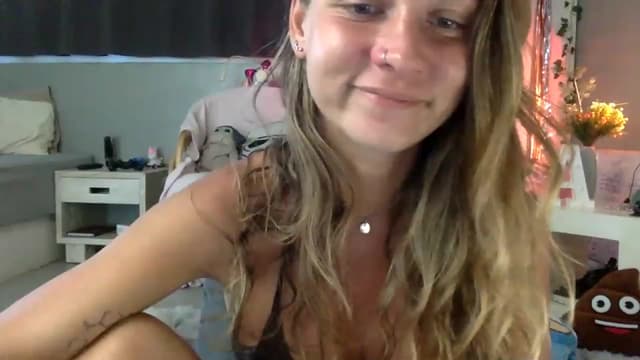 Gallery image thumbnail from Qi_ra's myfreecams stream on, 03/12/2023, 09:37 image 7 of 20