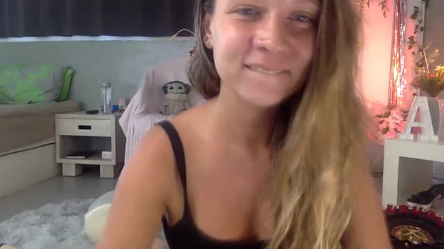 Gallery image thumbnail from Qi_ra's myfreecams stream on, 03/23/2023, 05:52 image 7 of 20