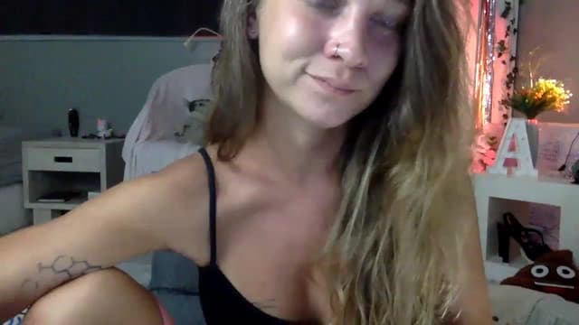 Gallery image thumbnail from Qi_ra's myfreecams stream on, 04/01/2023, 10:19 image 15 of 20