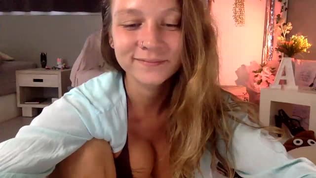 Gallery image thumbnail from Qi_ra's myfreecams stream on, 04/02/2023, 08:15 image 18 of 20