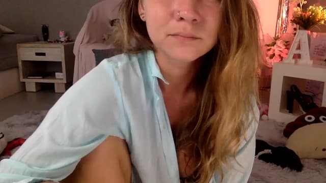 Gallery image thumbnail from Qi_ra's myfreecams stream on, 04/02/2023, 08:55 image 15 of 20