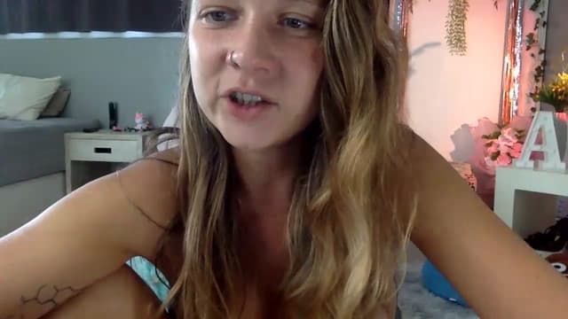 Gallery image thumbnail from Qi_ra's myfreecams stream on, 04/04/2023, 05:28 image 14 of 20
