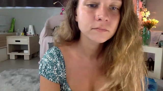 Gallery image thumbnail from Qi_ra's myfreecams stream on, 04/27/2023, 03:25 image 11 of 20