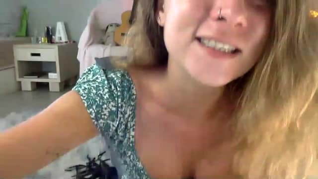 Gallery image thumbnail from Qi_ra's myfreecams stream on, 04/27/2023, 03:25 image 7 of 20