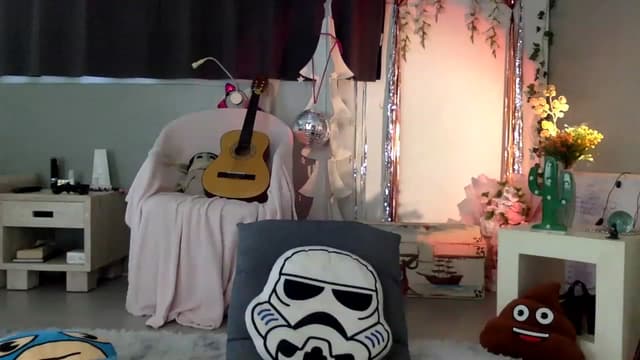 Gallery image thumbnail from Qi_ra's myfreecams stream on, 05/04/2023, 01:36 image 9 of 20