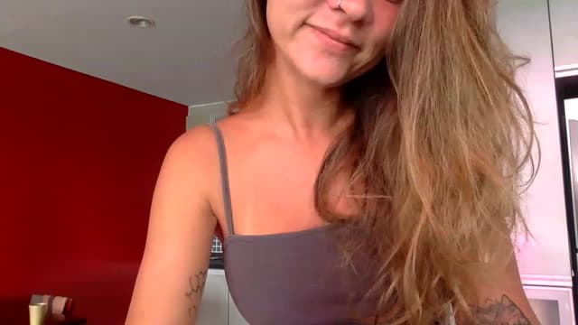 Gallery image thumbnail from Qi_ra's myfreecams stream on, 05/20/2023, 24:58 image 14 of 20