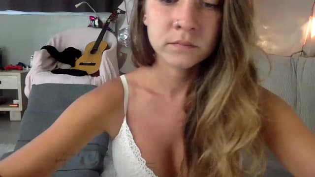 Gallery image thumbnail from Qi_ra's myfreecams stream on, 06/14/2023, 03:28 image 15 of 20