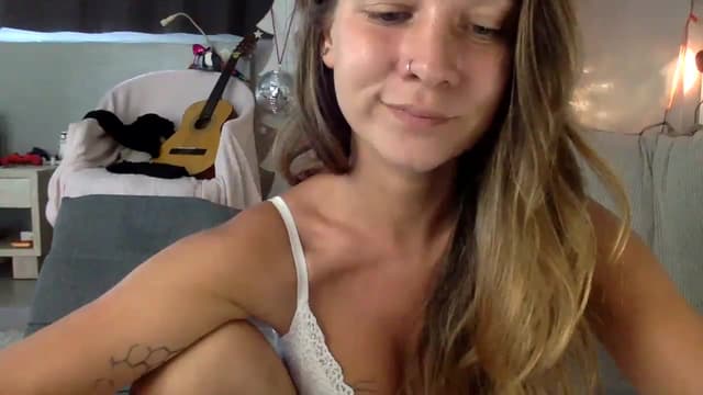 Gallery image thumbnail from Qi_ra's myfreecams stream on, 06/14/2023, 03:28 image 5 of 20