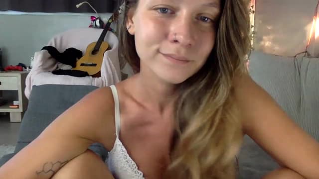 Gallery image thumbnail from Qi_ra's myfreecams stream on, 06/14/2023, 03:28 image 12 of 20
