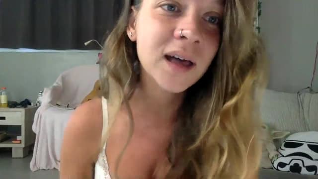 Gallery image thumbnail from Qi_ra's myfreecams stream on, 06/17/2023, 24:36 image 2 of 20
