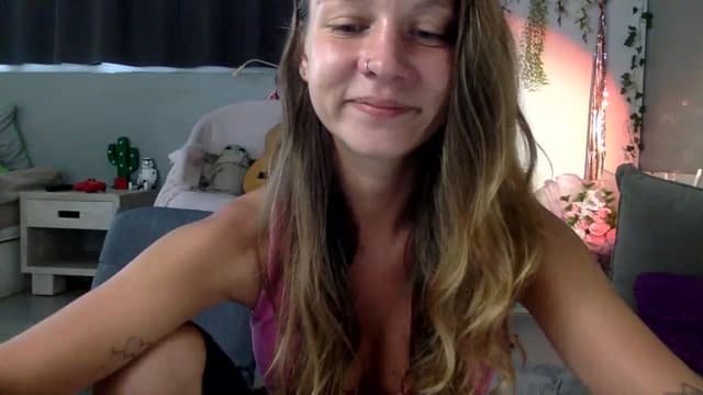 Gallery image thumbnail from Qi_ra's myfreecams stream on, 07/03/2023, 01:33 image 13 of 20