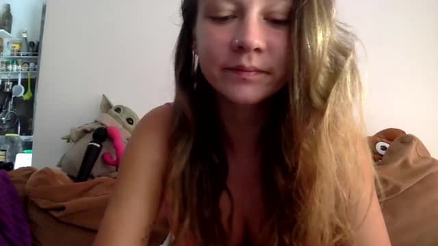 Gallery image thumbnail from Qi_ra's myfreecams stream on, 08/10/2023, 03:48 image 15 of 20