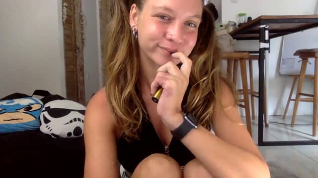 Gallery image thumbnail from Qi_ra's myfreecams stream on, 08/17/2023, 01:06 image 12 of 20