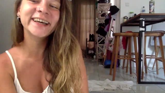 Gallery image thumbnail from Qi_ra's myfreecams stream on, 08/25/2023, 24:03 image 3 of 20