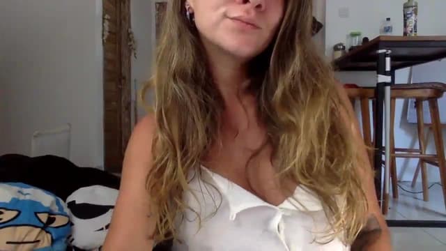 Gallery image thumbnail from Qi_ra's myfreecams stream on, 08/25/2023, 24:03 image 9 of 20