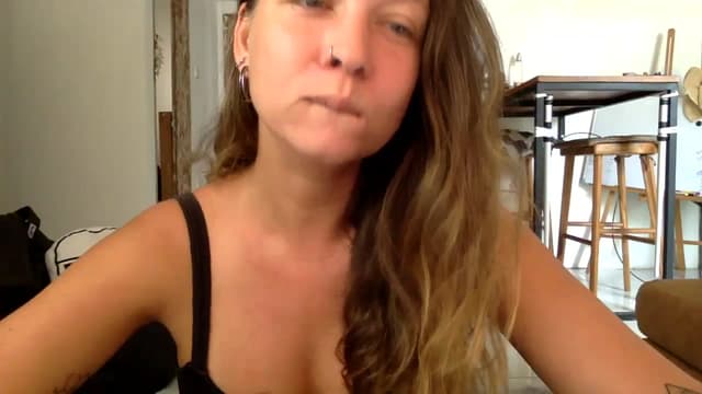 Gallery image thumbnail from Qi_ra's myfreecams stream on, 10/25/2023, 02:33 image 9 of 20