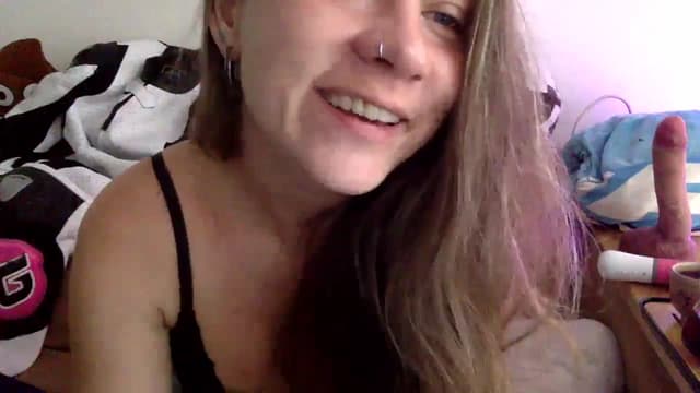 Gallery image thumbnail from Qi_ra's myfreecams stream on, 07/23/2024, 24:35 image 4 of 20