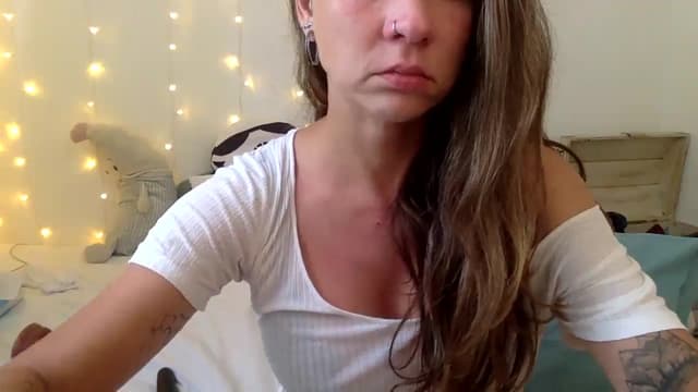 Gallery image thumbnail from Qi_ra's myfreecams stream on, 10/17/2024, 07:38 image 4 of 20