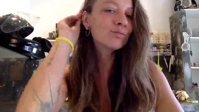 Gallery image thumbnail from Qi_ra's myfreecams stream on, 11/29/2024, 03:34 image 9 of 20