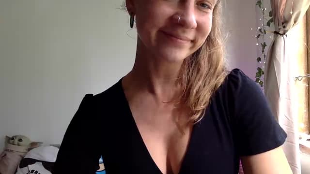 Gallery image thumbnail from Qi_ra's myfreecams stream on, 03/31/2025, 02:50 image 20 of 20