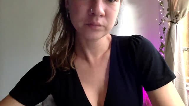 Gallery image thumbnail from Qi_ra's myfreecams stream on, 04/07/2025, 23:38 image 15 of 20