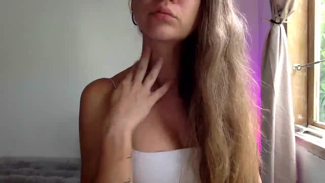 Gallery image thumbnail from Qi_ra's myfreecams stream on, 04/14/2025, 01:25 image 11 of 20