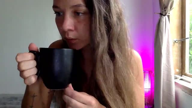Gallery image thumbnail from Qi_ra's myfreecams stream on, 04/14/2025, 01:25 image 15 of 20