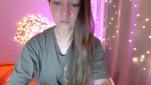 Gallery image thumbnail from Qi_ra's myfreecams stream on, 05/03/2025, 07:46 image 14 of 20