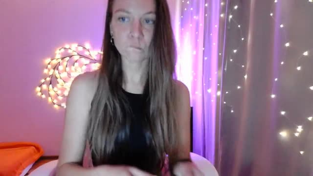 Gallery image thumbnail from Qi_ra's myfreecams stream on, 05/03/2025, 11:15 image 15 of 20