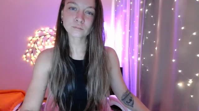 Gallery image thumbnail from Qi_ra's myfreecams stream on, 05/03/2025, 11:15 image 13 of 20
