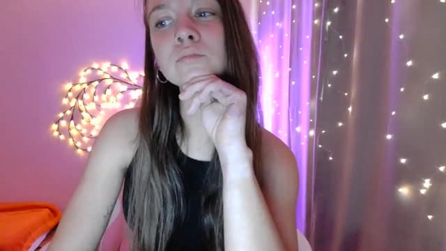 Gallery image thumbnail from Qi_ra's myfreecams stream on, 05/03/2025, 11:15 image 14 of 20