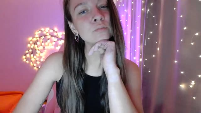 Gallery image thumbnail from Qi_ra's myfreecams stream on, 05/03/2025, 11:15 image 9 of 20