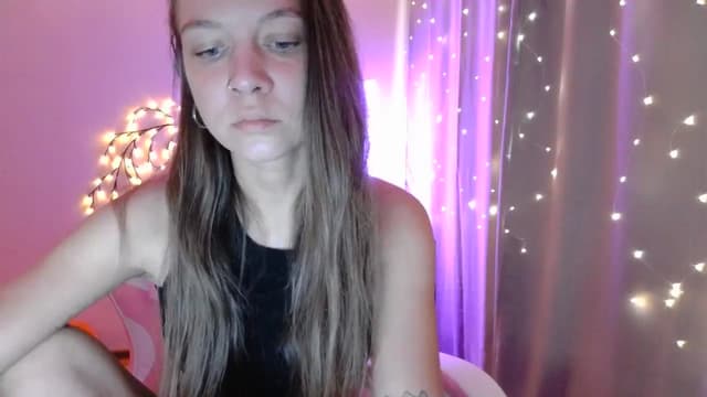 Gallery image thumbnail from Qi_ra's myfreecams stream on, 05/03/2025, 11:15 image 19 of 20
