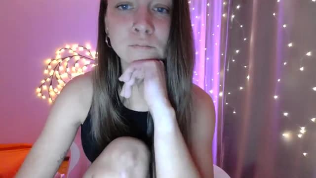 Gallery image thumbnail from Qi_ra's myfreecams stream on, 05/03/2025, 11:15 image 17 of 20