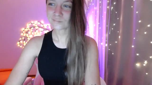 Gallery image thumbnail from Qi_ra's myfreecams stream on, 05/03/2025, 11:15 image 7 of 20