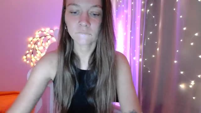 Gallery image thumbnail from Qi_ra's myfreecams stream on, 05/03/2025, 11:15 image 2 of 20