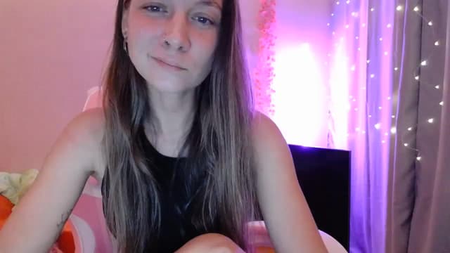 Gallery image thumbnail from Qi_ra's myfreecams stream on, 05/03/2025, 18:35 image 4 of 20